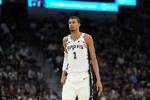 文班亚马连续三个赛季至少150盖帽100三分 NBA历史首人